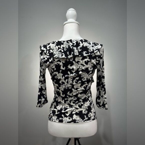 CLEARANCE! B/W WHBM Floral Ruffle Blouse Size XS VGUC - Picture 2 of 6